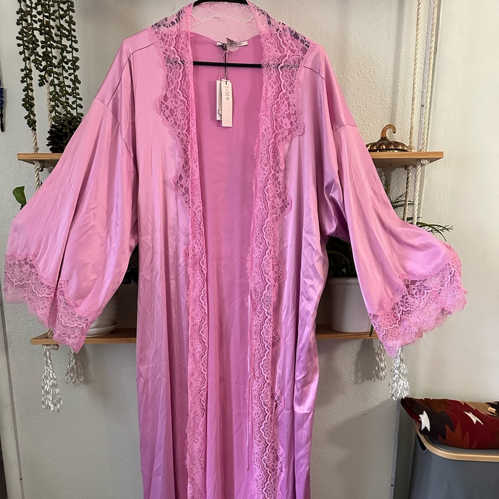 Pink Lacey ROBE - Picture 3 of 8